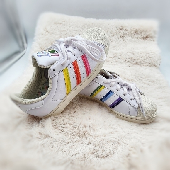 Rare Adidas Originals Superstar Pride Love Unites rainbow men's size 5 - Picture 3 of 8